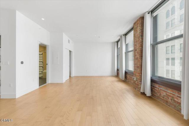 Building Photo - 460 S Spring St