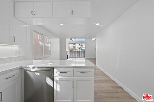 Building Photo - 122 Buccaneer St