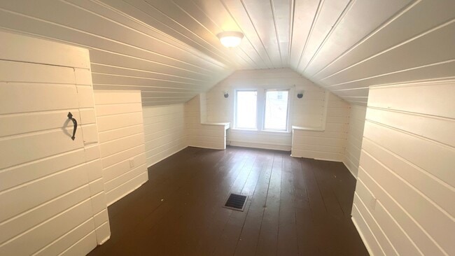 Building Photo - 3 Bedroom, 1 Bath Single Family House