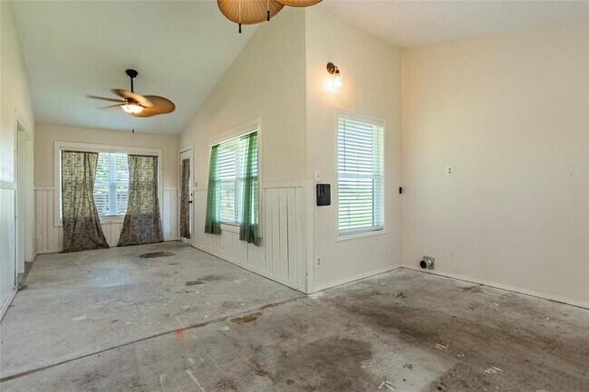 Building Photo - 5383 Wilson Ave