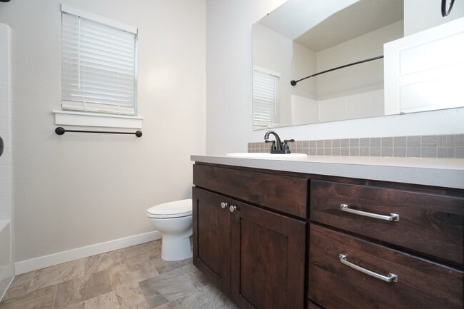 Building Photo - 1187 W Davenport St