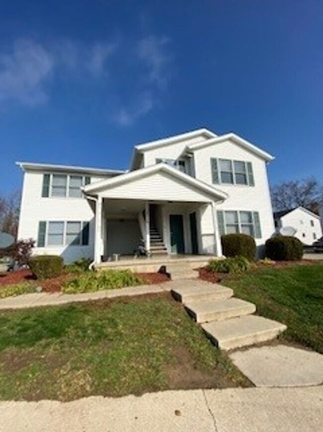 Building Photo - 212 Stonewall Ct