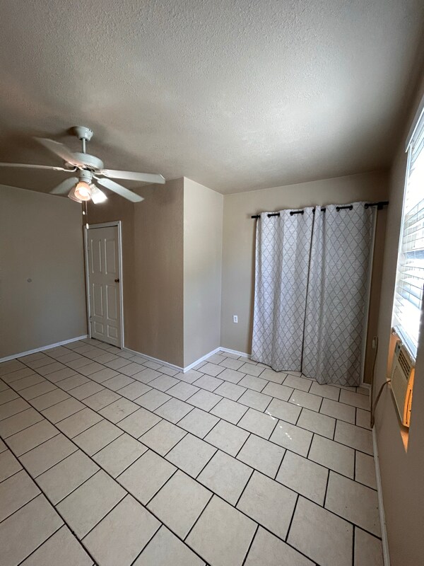 Building Photo - 711 La Vega St