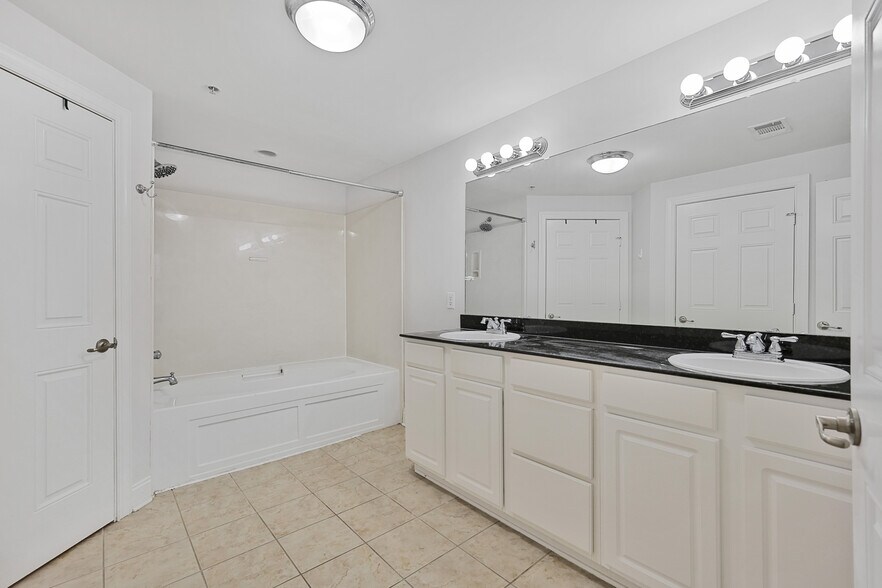 Primary Bedroom Bathroom - 3201 Aspen Grove Drive