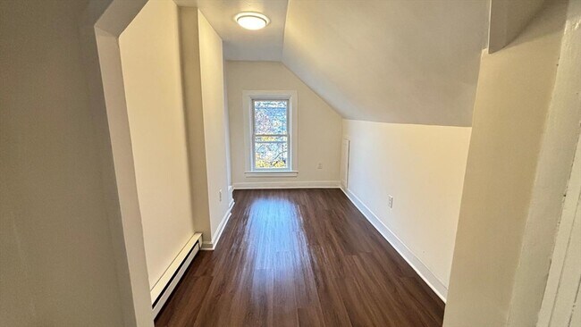 Building Photo - 10 Eames St