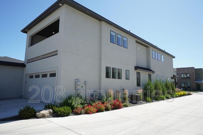 Building Photo - 3045 S Honeycomb Way