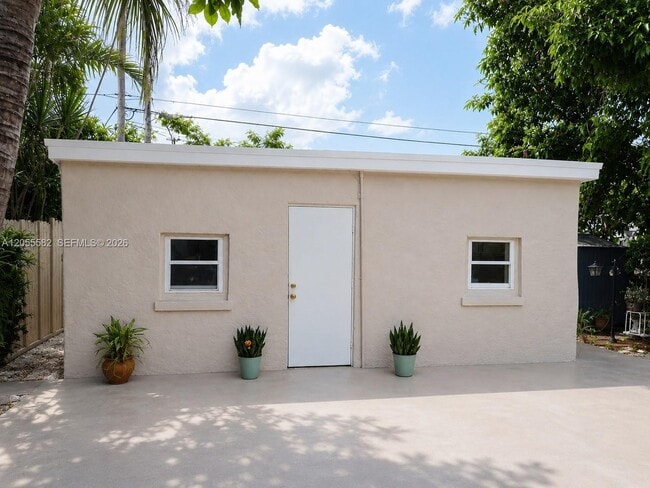 Building Photo - 2021 SW 57th Ct