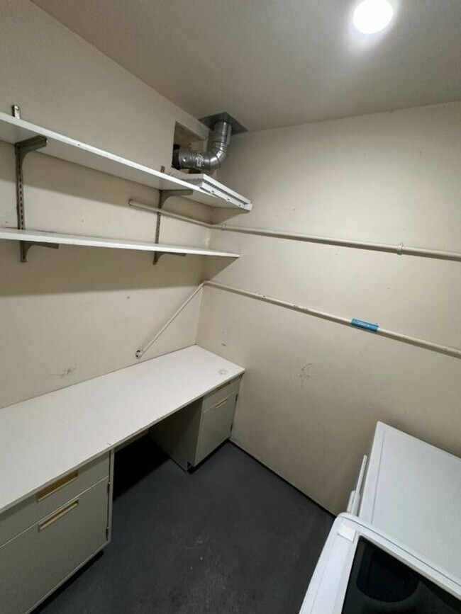 Building Photo - Nor Cal Realty Inc, 3 bedroom 3 bath townhouse with 2 car garage