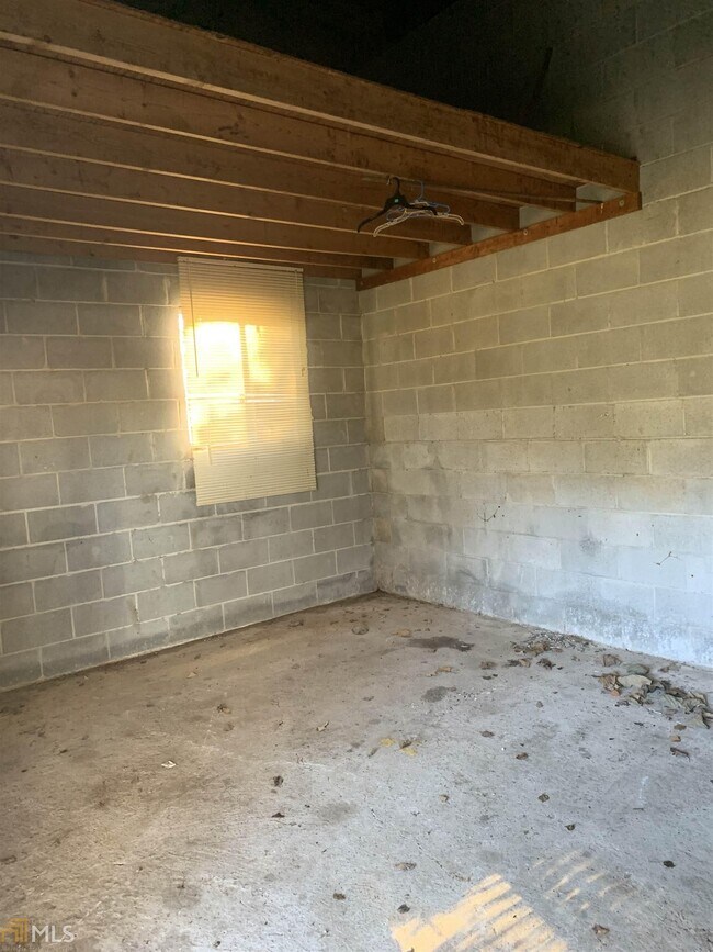 Building Photo - 6416 Westbury Rd