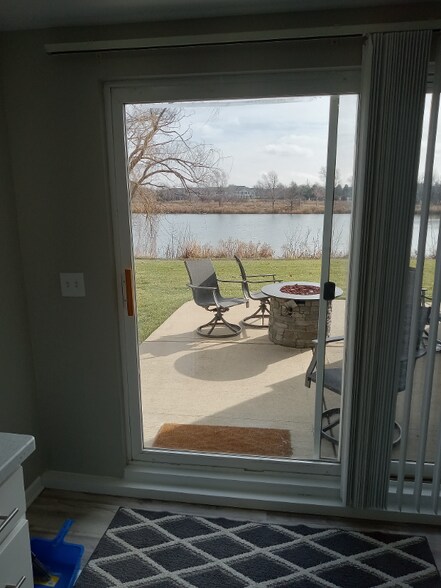 Building Photo - 609 S Avon Ct