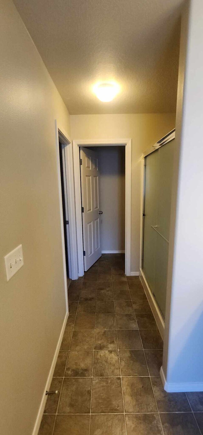 Building Photo - 1115 SE Alika Ave