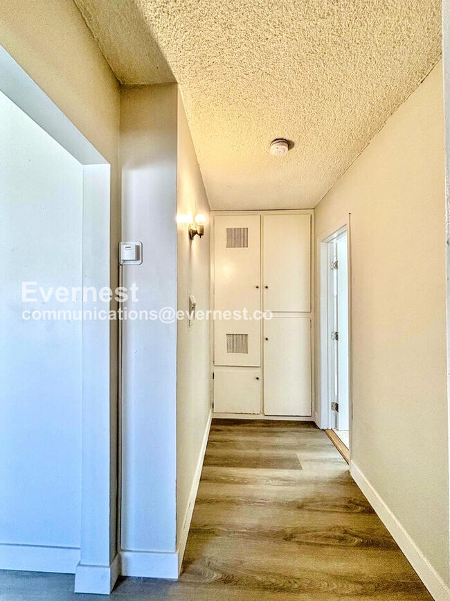 Building Photo - 1434 Plaza del Amo