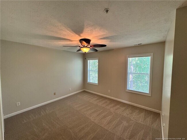 Building Photo - 300 Bubble Creek Ct