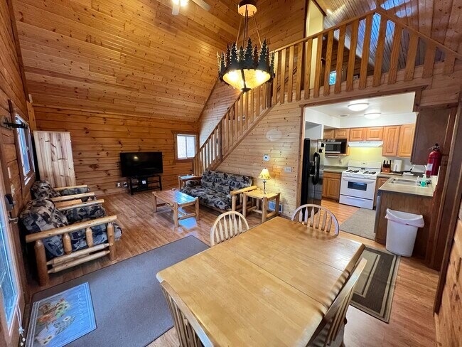 Building Photo - 207 Blossom Dr