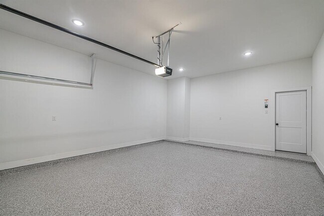 Building Photo - 152 Red Cascade Trl