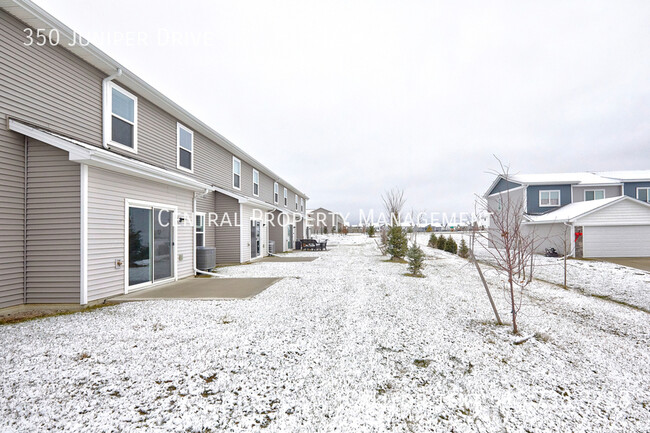 Building Photo - Painted Woods South 3-Bedroom Townhome