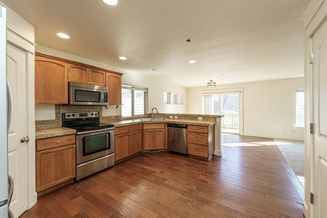 Building Photo - $1000 OFF MOVE IN SPECIAL - 4 Bedroom 2.5 ...