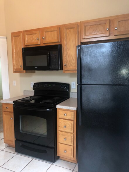 Building Photo - 815 Monroe St