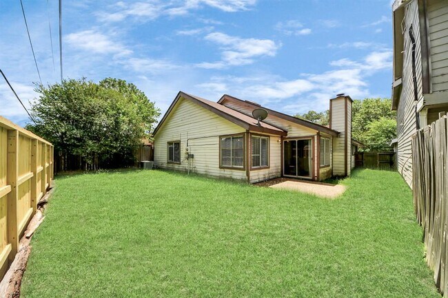 Building Photo - 19714 Lake Hollow Ln