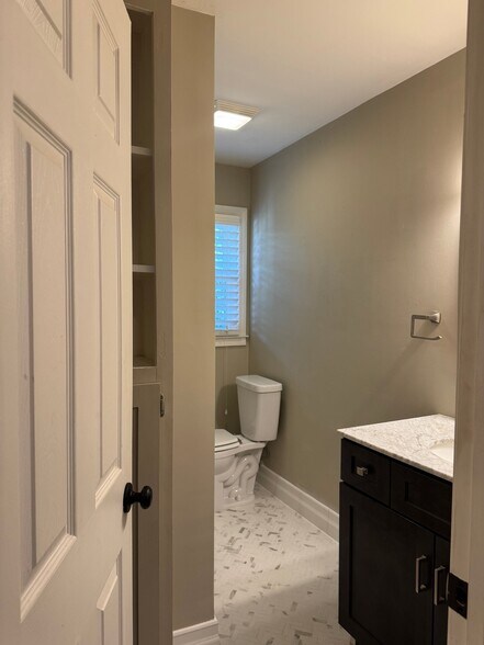 Building Photo - 608 University Ridge