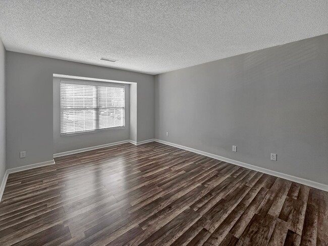 Building Photo - Stylish 2-Bedroom, 2-Bath End-Unit Condo i...