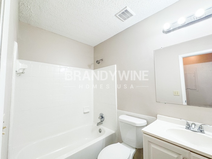 Building Photo - 3026 Mangrove Ave