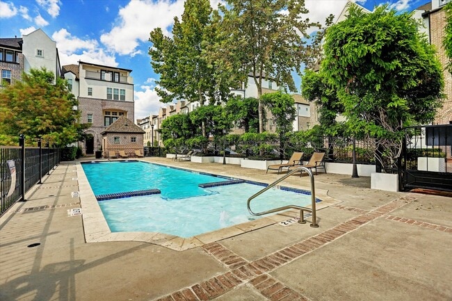 Building Photo - 2016 Covent Garden Station