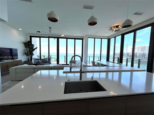 Building Photo - 3581 E Glencoe St