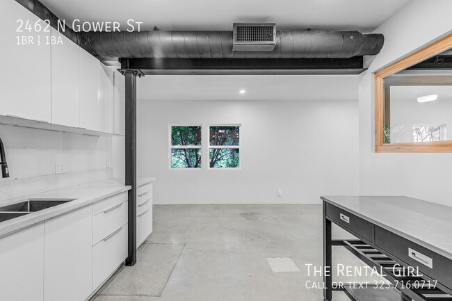 Building Photo - 2462 N Gower St