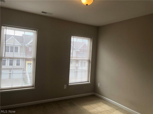 Building Photo - 1925 E 86th St