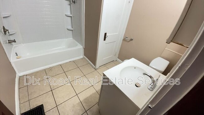 Building Photo - 703 N D St