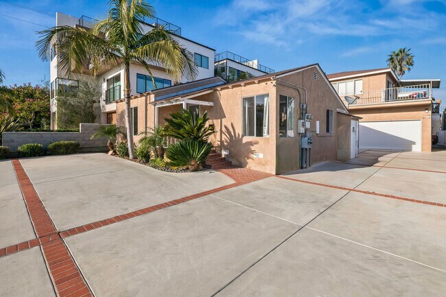 Building Photo - Emerson St