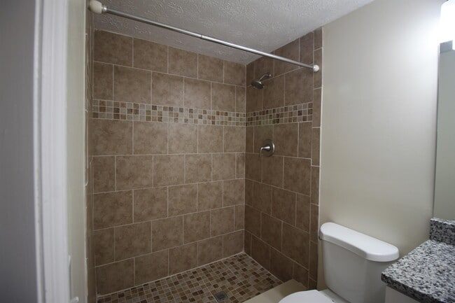Building Photo - 3915 Oriely Dr E
