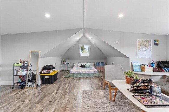 Building Photo - 4 James St