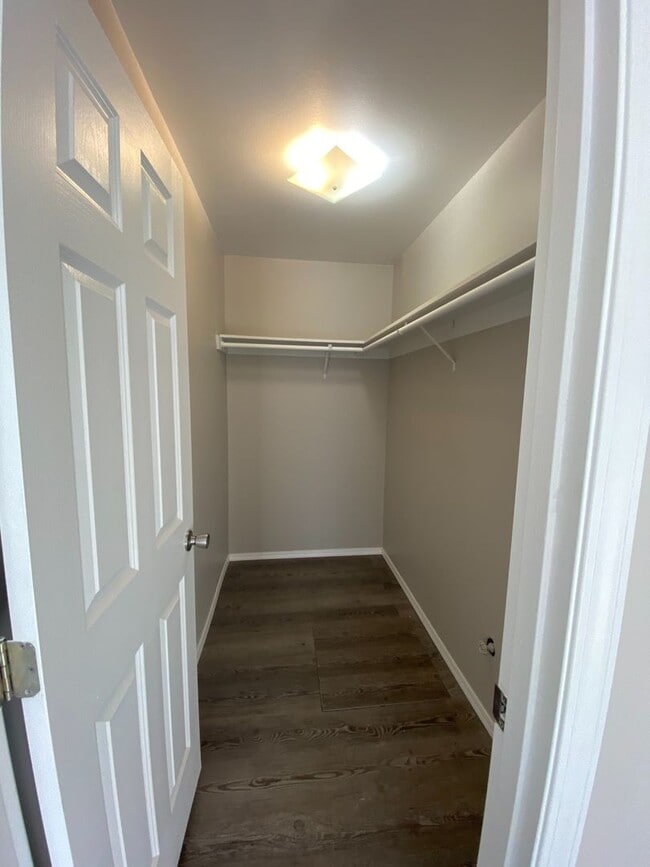 Building Photo - 1915 Cornell Ave