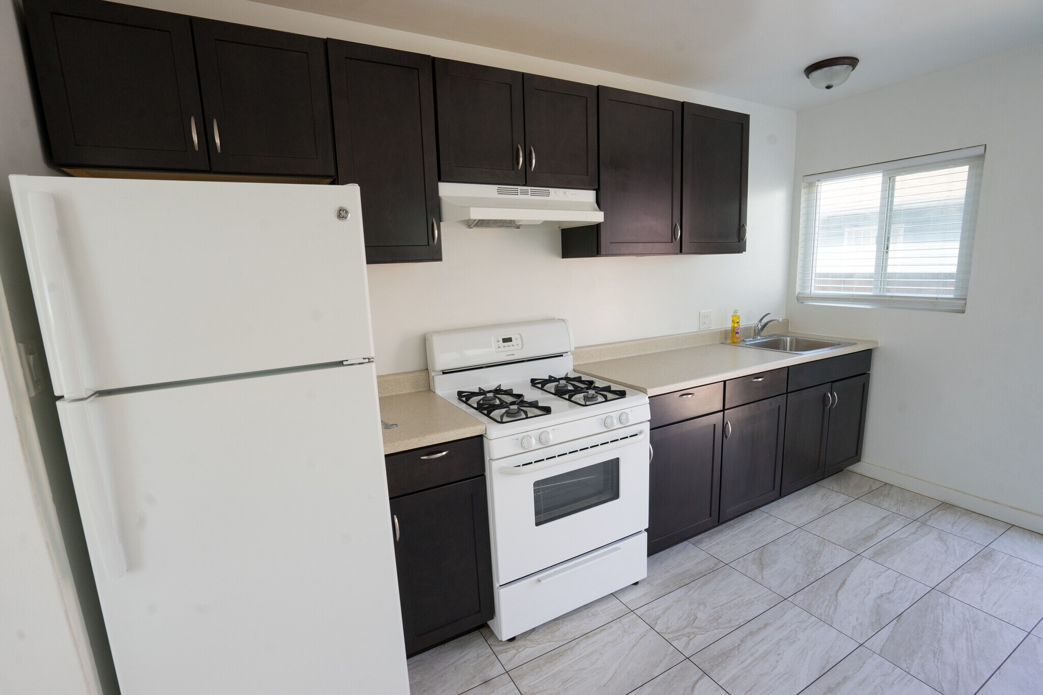 Kitchen - 5614 Auckland Ave