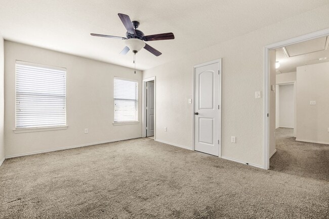 Building Photo - 566 Creekside Cir