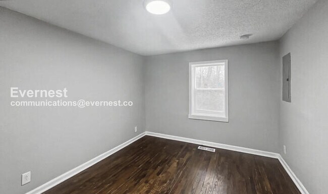 Building Photo - Spacious 3-Bedroom Home with Deck and Modern Appliances