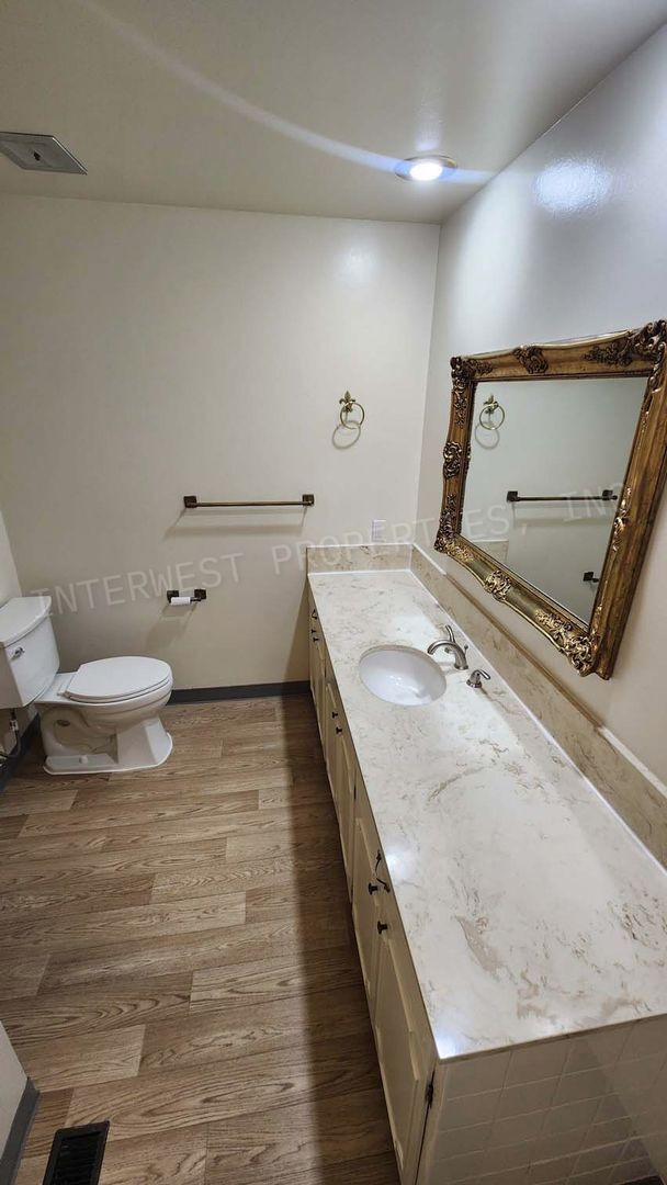 Building Photo - MCCA01