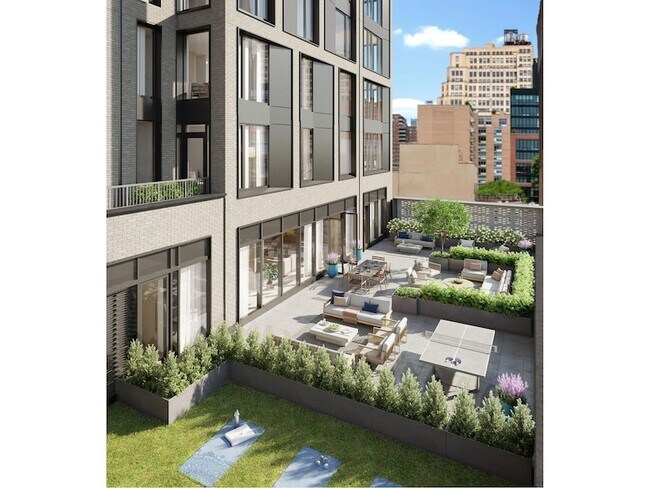 Building Photo - 280 W 24th St