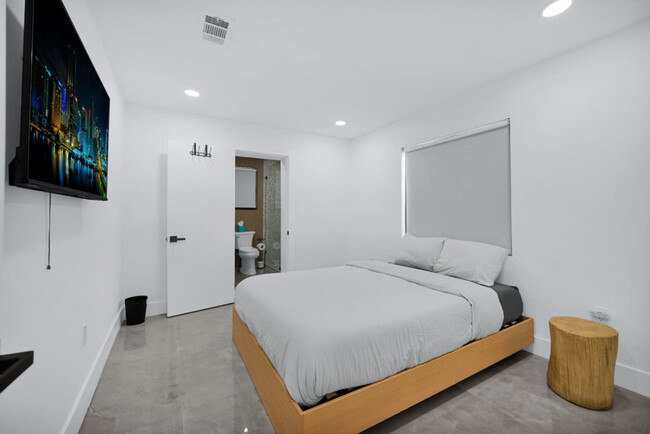 Building Photo - 112 NW 53rd St