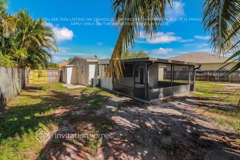Building Photo - 6565 Westview Dr