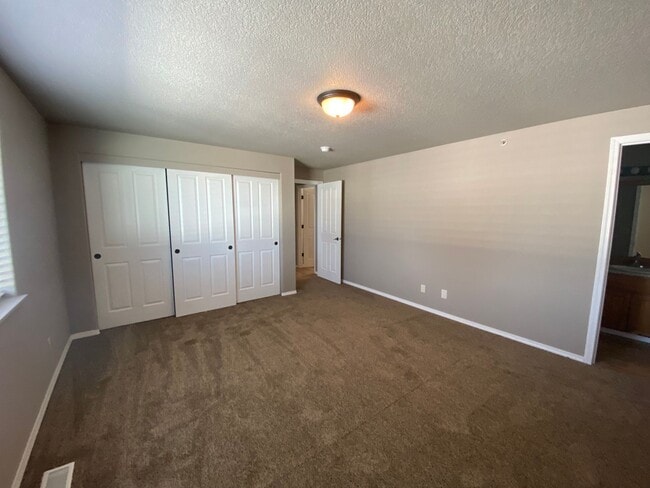 Building Photo - Great NE Bend Home