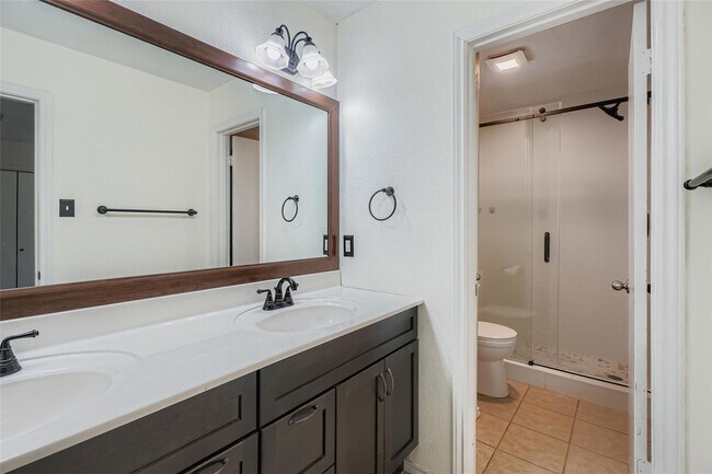 Building Photo - 9802 Briar Ridge Dr