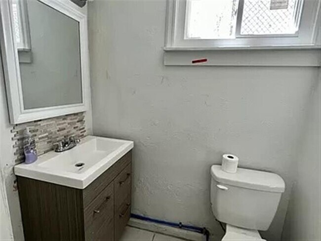 Building Photo - Fantastic Home