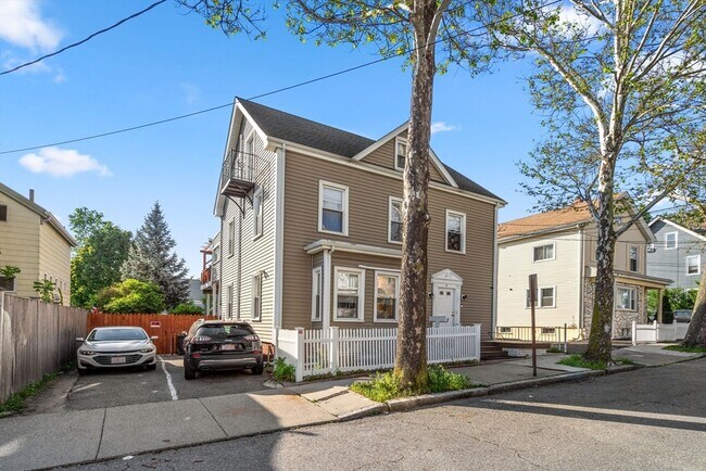 Building Photo - 18 Loring St