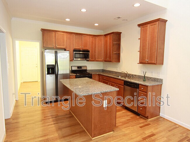 Building Photo - 7236 Aquinas Ave