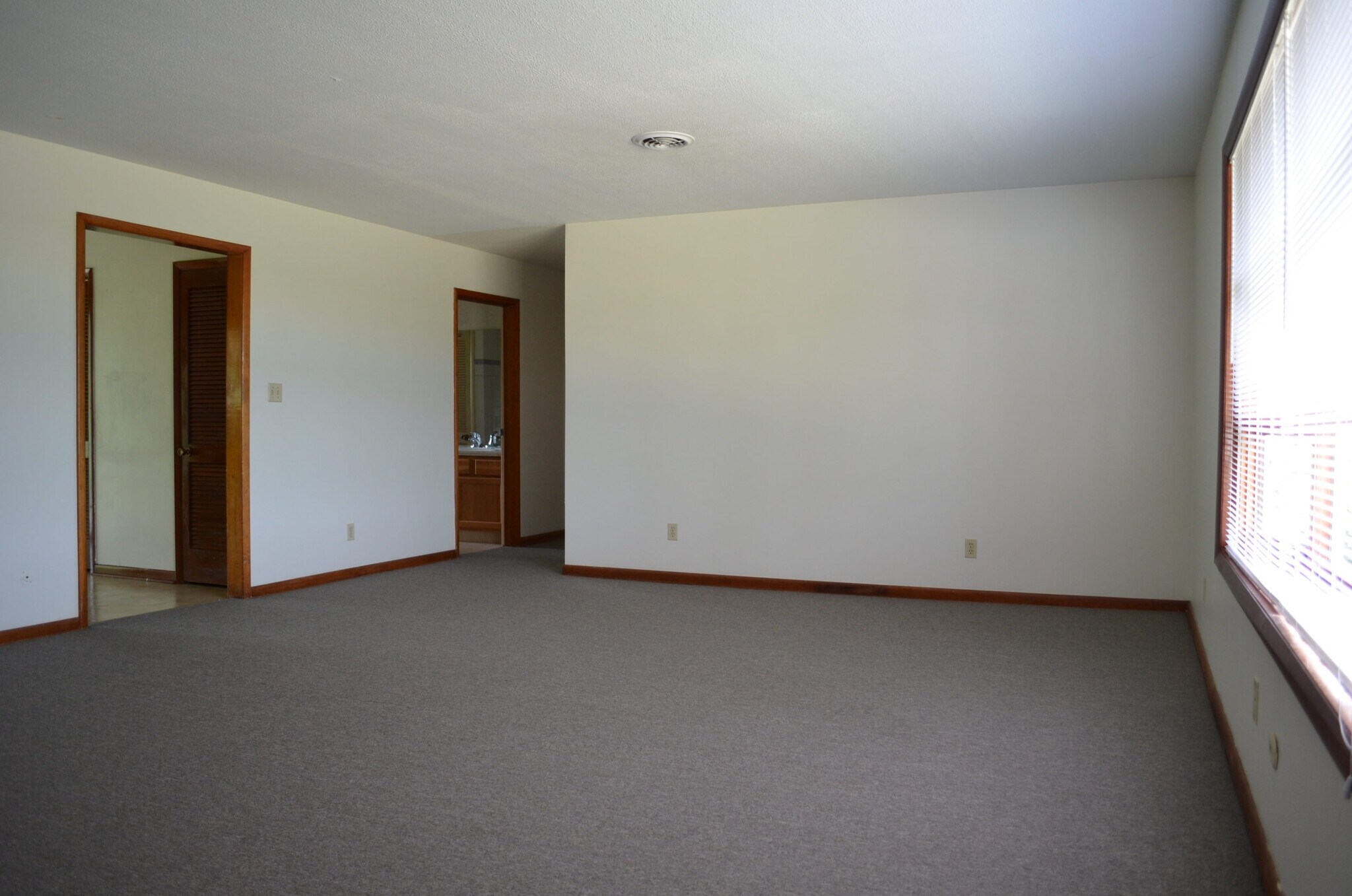 Building Photo - 93 Wonderhill Dr