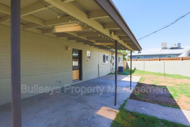 Building Photo - 3137 N 20th Pl