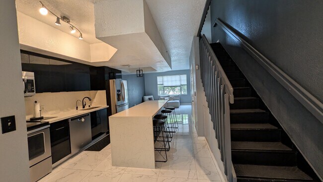 Building Photo - 721 SW 148th Ave
